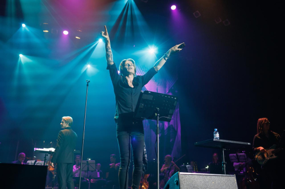 ХИТЫ STING С СИМФОНИЧЕСКИМ ОРКЕСТРОМ "DESERT ROSE SYMPHONY