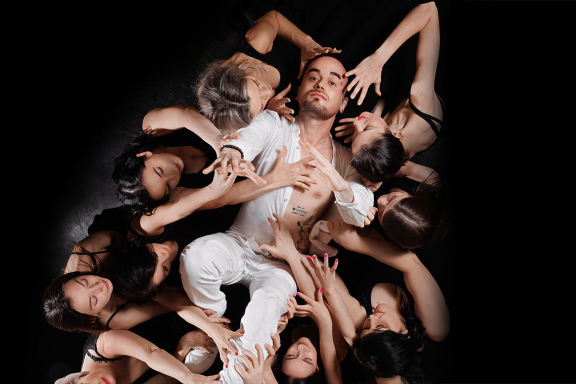 "&Kcy;&tcy;&ocy; &ucy;&bcy;&icy;&lcy; &Pcy;&acy;&tcy;&rcy;&icy;&kcy;&acy;&quest;"&period; &Kcy;&ocy;&mcy;&iecy;&dcy;&icy;&jcy;&ncy;&ycy;&jcy; &dcy;&iecy;&tcy;&iecy;&kcy;&tcy;&icy;&vcy;&period;