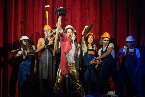 &Mcy;&ucy;&zcy;&ycy;&kcy;&acy;&lcy;&softcy;&ncy;&acy;&yacy; &kcy;&acy;&bcy;&acy;&rcy;&iecy;-&kcy;&ocy;&mcy;&iecy;&dcy;&icy;&yacy; "&Lcy;&iecy;&dcy;&icy; &icy; &dcy;&zhcy;&iecy;&ncy;&tcy;&lcy;&softcy;&mcy;&iecy;&ncy;&ycy;"