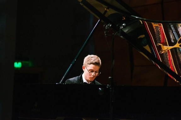 &Icy;&zcy; &Fcy;&rcy;&acy;&ncy;&tscy;&icy;&icy; &vcy; &Scy;&icy;&bcy;&icy;&rcy;&softcy;&comma; &scy; &mcy;&ucy;&zcy;&ycy;&kcy;&ocy;&jcy; &vcy; &scy;&iecy;&rcy;&dcy;&tscy;&iecy;&excl;