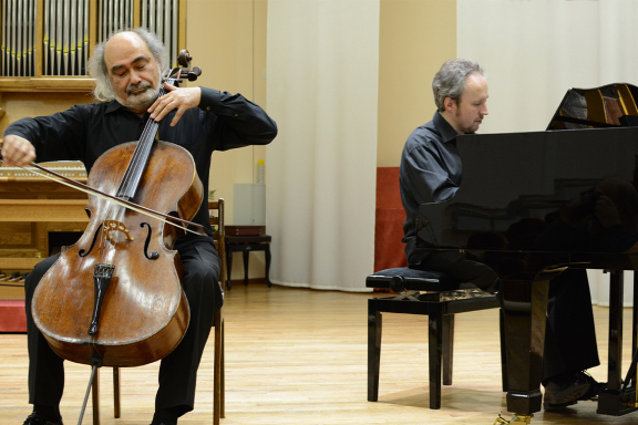 &Gcy;&ocy;&scy;&tcy;&softcy; &icy;&zcy; &Pcy;&acy;&rcy;&icy;&zhcy;&acy; &ndash; &Mcy;&acy;&rcy;&kcy; &Dcy;&rcy;&ocy;&bcy;&icy;&ncy;&scy;&kcy;&icy;&jcy; &lpar;&vcy;&icy;&ocy;&lcy;&ocy;&ncy;&chcy;&iecy;&lcy;&softcy;&rpar;