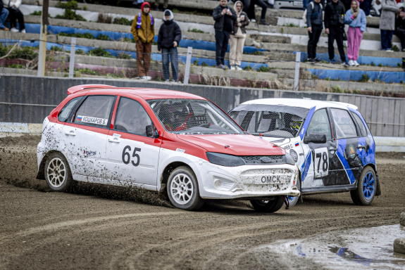 Автомобильное шоу «Трек-400».Трековая гонка по гаревой дорожке