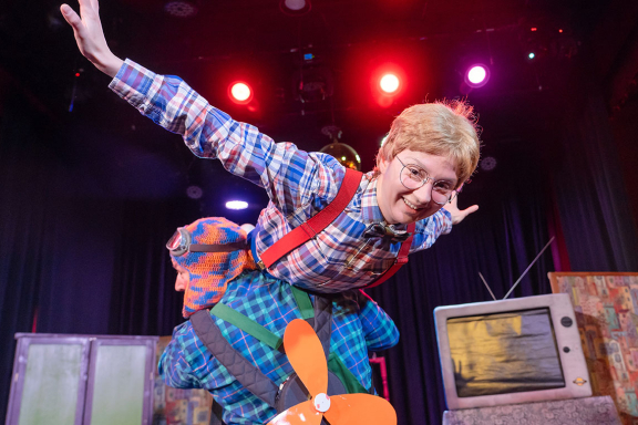 &Scy;&mcy;&iecy;&shcy;&ncy;&ocy;&jcy; &chcy;&iecy;&lcy;&ocy;&vcy;&iecy;&chcy;&iecy;&kcy; &ncy;&acy; &kcy;&rcy;&ycy;&shcy;&iecy; &zhcy;&icy;&vcy;&iocy;&tcy;