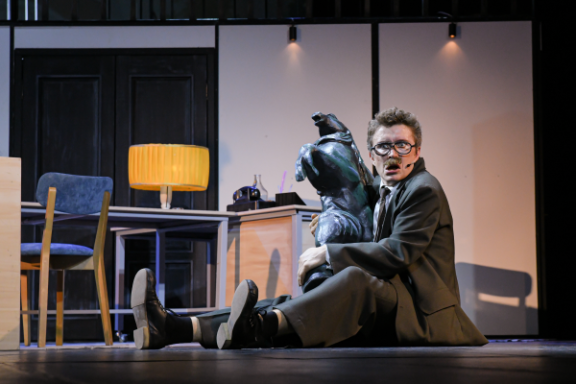 Служебный роман