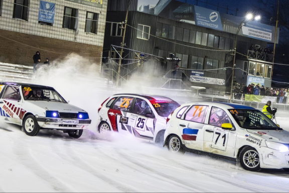 Автомобильное ледовое шоу «Трек-400». Ледовая гонка