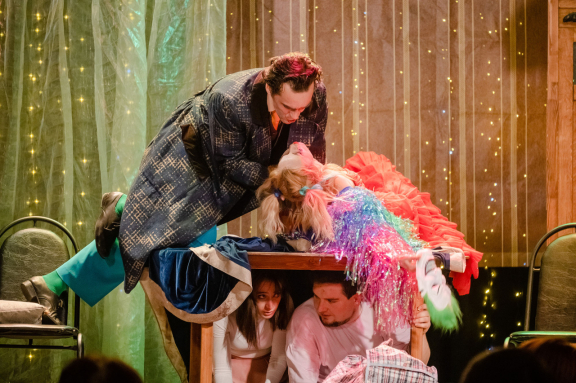 &laquo;&CHcy;&ocy;&kcy;&ncy;&ucy;&tcy;&ycy;&iecy;&raquo;&period; &Bcy;&iecy;&zcy;&ucy;&mcy;&ncy;&ocy; &rcy;&ocy;&mcy;&acy;&ncy;&tcy;&icy;&chcy;&iecy;&scy;&kcy;&acy;&yacy; &kcy;&ocy;&mcy;&iecy;&dcy;&icy;&yacy;