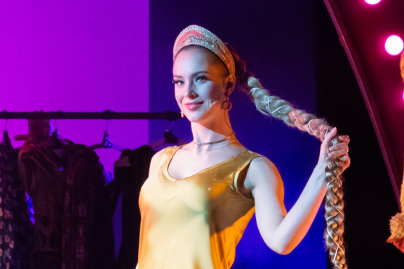 &Vcy;&acy;&rcy;&vcy;&acy;&rcy;&acy; &kcy;&rcy;&acy;&scy;&acy;-&dcy;&lcy;&icy;&ncy;&ncy;&acy;&yacy; &kcy;&ocy;&scy;&acy;