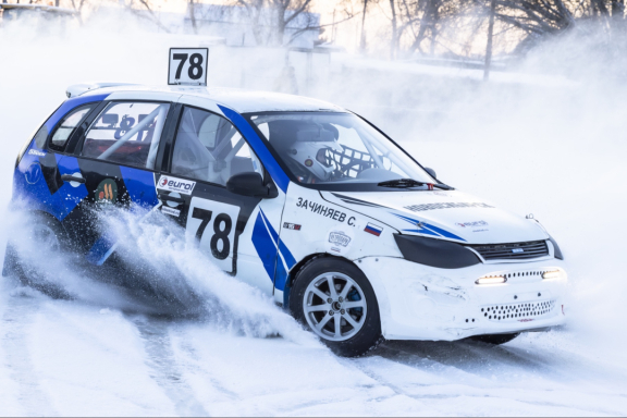 Автомобильное ледовое шоу «Трек-400». Ледовая гонка