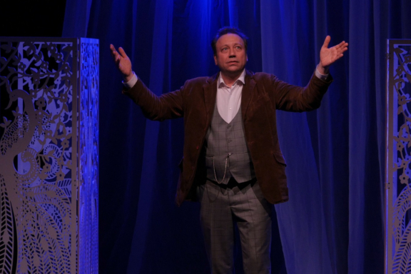 спектакль- мелодрама "А это, как два крыла...".