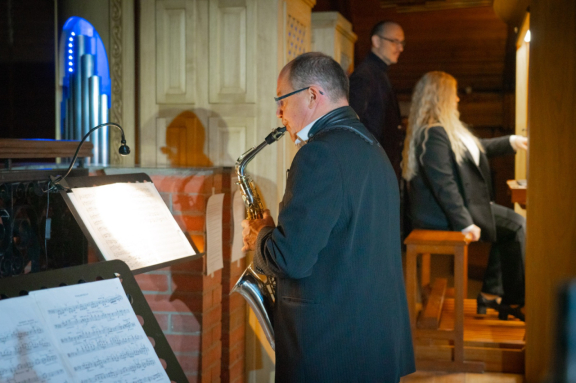 &Vcy;&iecy;&chcy;&iecy;&rcy; &vcy; &Scy;&ocy;&bcy;&ocy;&rcy;&iecy; &pcy;&rcy;&icy; &scy;&vcy;&iecy;&chcy;&acy;&khcy;