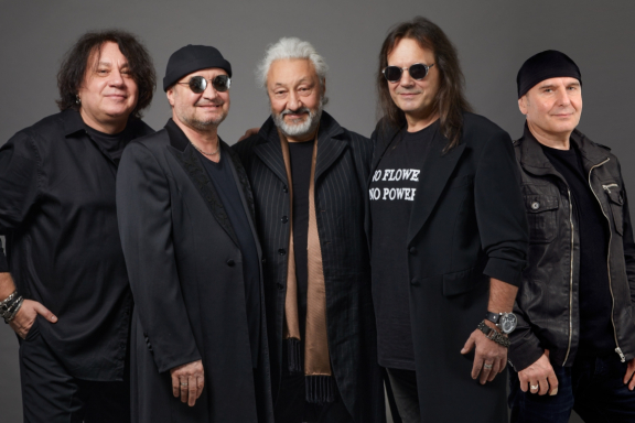 Группа Цветы