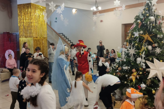 Новогодняя игровая сказка для детей «Новогоднее зелье от Бабы Яги»