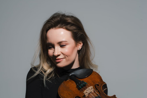 &Gcy;&ocy;&scy;&tcy;&softcy; &icy;&zcy; &Pcy;&acy;&rcy;&icy;&zhcy;&acy; &ndash; &Mcy;&acy;&rcy;&kcy; &Dcy;&rcy;&ocy;&bcy;&icy;&ncy;&scy;&kcy;&icy;&jcy; &lpar;&vcy;&icy;&ocy;&lcy;&ocy;&ncy;&chcy;&iecy;&lcy;&softcy;&rpar;