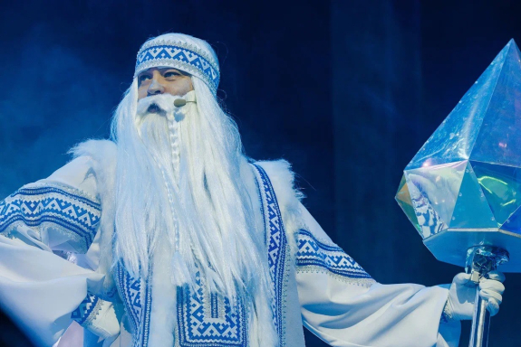 &Ncy;&ocy;&vcy;&ocy;&gcy;&ocy;&dcy;&ncy;&icy;&jcy; &mcy;&yucy;&zcy;&icy;&kcy;&lcy; "&Ncy;&ocy;&vcy;&ycy;&jcy; &gcy;&ocy;&dcy; &pcy;&ocy;-&ncy;&ocy;&vcy;&ocy;&mcy;&ucy;&colon; &tcy;&acy;&jcy;&ncy;&acy; &vcy;&ocy;&lcy;&shcy;&iecy;&bcy;&ncy;&ocy;&gcy;&ocy; &kcy;&rcy;&icy;&scy;&tcy;&acy;&lcy;&lcy;&acy;"