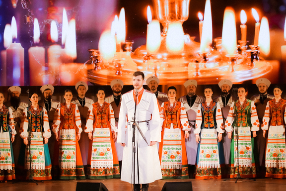 &Ncy;&acy;&mcy; - 215 &lcy;&iecy;&tcy;