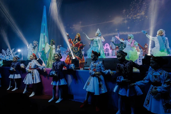 &Ncy;&ocy;&vcy;&ocy;&gcy;&ocy;&dcy;&ncy;&icy;&jcy; &mcy;&yucy;&zcy;&icy;&kcy;&lcy; "&Ncy;&ocy;&vcy;&ycy;&jcy; &gcy;&ocy;&dcy; &pcy;&ocy;-&ncy;&ocy;&vcy;&ocy;&mcy;&ucy;&colon; &tcy;&acy;&jcy;&ncy;&acy; &vcy;&ocy;&lcy;&shcy;&iecy;&bcy;&ncy;&ocy;&gcy;&ocy; &kcy;&rcy;&icy;&scy;&tcy;&acy;&lcy;&lcy;&acy;"