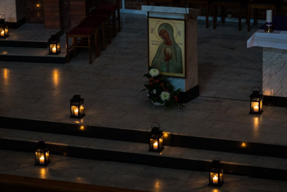 &Rcy;&ocy;&mcy;&acy;&ncy;&tcy;&icy;&chcy;&iecy;&scy;&kcy;&icy;&jcy; &vcy;&iecy;&chcy;&iecy;&rcy; &vcy; &Scy;&ocy;&bcy;&ocy;&rcy;&iecy; &pcy;&rcy;&icy; &scy;&vcy;&iecy;&chcy;&acy;&khcy;