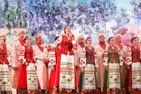 &Ncy;&acy;&mcy; - 215 &lcy;&iecy;&tcy;