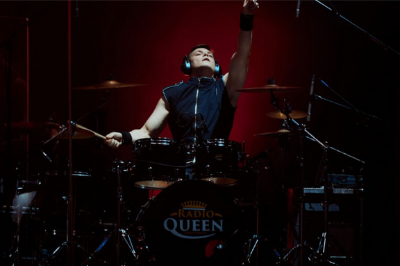 &Kcy;&ucy;&icy;&ncy; &sol; Queen&period; &SHcy;&ocy;&ucy; &laquo;&Bcy;&ocy;&gcy;&iecy;&mcy;&scy;&kcy;&acy;&yacy; &rcy;&acy;&pcy;&scy;&ocy;&dcy;&icy;&yacy;&raquo; &vcy; &scy;&ocy;&pcy;&rcy;&ocy;&vcy;&ocy;&zhcy;&dcy;&iecy;&ncy;&icy;&icy; &scy;&icy;&mcy;&fcy;&ocy;&ncy;&icy;&chcy;&iecy;&scy;&kcy;&ocy;&gcy;&ocy; &ocy;&rcy;&kcy;&iecy;&scy;&tcy;&rcy;&acy;