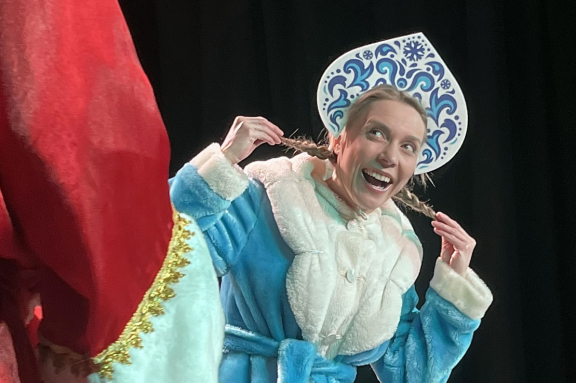 Новогодний беспредел "Битва снегурочек"