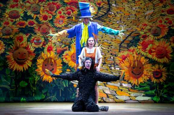 &Mcy;&ocy;&scy;&kcy;&ocy;&vcy;&scy;&kcy;&acy;&yacy; &pcy;&rcy;&iecy;&mcy;&softcy;&iecy;&rcy;&acy; &fcy;&ecy;&ncy;&tcy;&iecy;&zcy;&icy;-&scy;&pcy;&iecy;&kcy;&tcy;&acy;&kcy;&lcy;&yacy; "&Vcy;&ocy;&lcy;&shcy;&iecy;&bcy;&ncy;&icy;&kcy; &Icy;&zcy;&ucy;&mcy;&rcy;&ucy;&dcy;&ncy;&ocy;&gcy;&ocy; &Gcy;&ocy;&rcy;&ocy;&dcy;&acy;" &ocy;&tcy; &rcy;&iecy;&zhcy;&icy;&scy;&scy;&iocy;&rcy;&acy; &Mcy;&ocy;&scy;&kcy;&ocy;&vcy;&scy;&kcy;&ocy;&gcy;&ocy; &tcy;&iecy;&acy;&tcy;&rcy;&acy; &Ncy;&period; &Scy;&acy;&tscy; &Vcy;&period; &Mcy;&iecy;&rcy;&kcy;&ucy;&lcy;&ocy;&vcy;&acy;