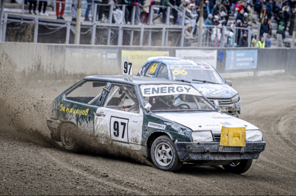 Автомобильное шоу «Трек-400».Трековая гонка по гаревой дорожке