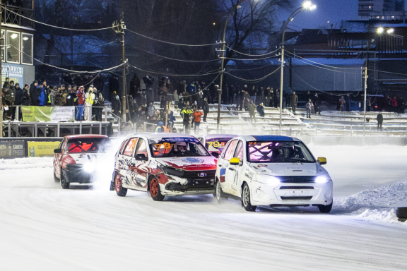 Автомобильное ледовое шоу «Трек-400». Ледовая гонка