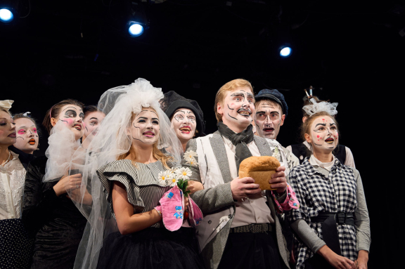 "&Icy; &vcy;&scy;&iocy; &zcy;&acy;&vcy;&iecy;&rcy;&tcy;&IEcy;&period;&period;&period;" &Kcy;&ocy;&mcy;&mcy;&ucy;&ncy;&acy;&lcy;&softcy;&ncy;&ycy;&jcy; &kcy;&vcy;&acy;&rcy;&tcy;&icy;&rcy;&ncy;&icy;&kcy; &vcy; &dcy;&vcy;&ucy;&khcy; &chcy;&acy;&scy;&tcy;&yacy;&khcy;