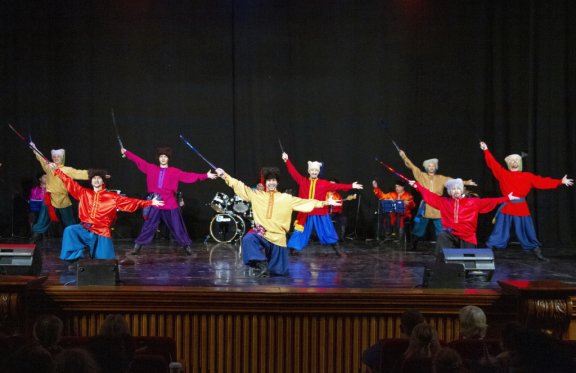 &Acy;&ncy;&scy;&acy;&mcy;&bcy;&lcy;&softcy; &laquo;&CHcy;&acy;&lcy;&dcy;&ocy;&ncy;&ycy;&raquo;&period; &laquo;&Ecy;&jcy;&comma; &kcy;&acy;&zcy;&acy;&kcy;&icy;&comma; &ncy;&acy; &kcy;&ocy;&ncy;&yacy;&period;&period;&period;&raquo;