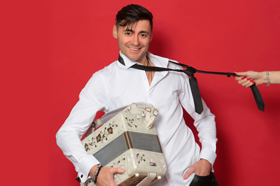 &Dcy;&mcy;&icy;&tcy;&rcy;&icy;&jcy; &Icy;&vcy;&acy;&shchcy;&iecy;&ncy;&kcy;&ocy; "&Ocy;&dcy;&icy;&ncy; &ncy;&acy; &vcy;&scy;&iecy;&khcy;"