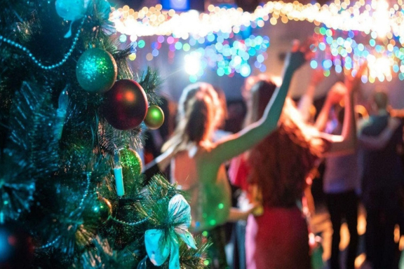 Новогодний вечер. Снежное диско