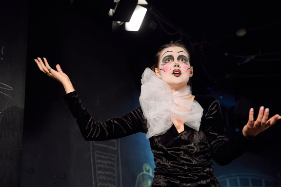 "&Icy; &vcy;&scy;&iocy; &zcy;&acy;&vcy;&iecy;&rcy;&tcy;&IEcy;&period;&period;&period;" &Kcy;&ocy;&mcy;&mcy;&ucy;&ncy;&acy;&lcy;&softcy;&ncy;&ycy;&jcy; &kcy;&vcy;&acy;&rcy;&tcy;&icy;&rcy;&ncy;&icy;&kcy; &vcy; &dcy;&vcy;&ucy;&khcy; &chcy;&acy;&scy;&tcy;&yacy;&khcy;