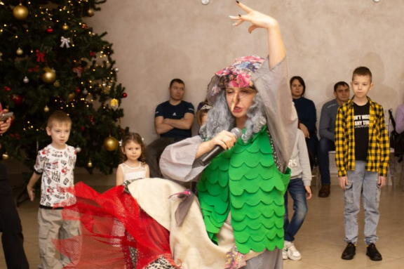 Новогодняя игровая сказка для детей «Новогоднее зелье от Бабы Яги»