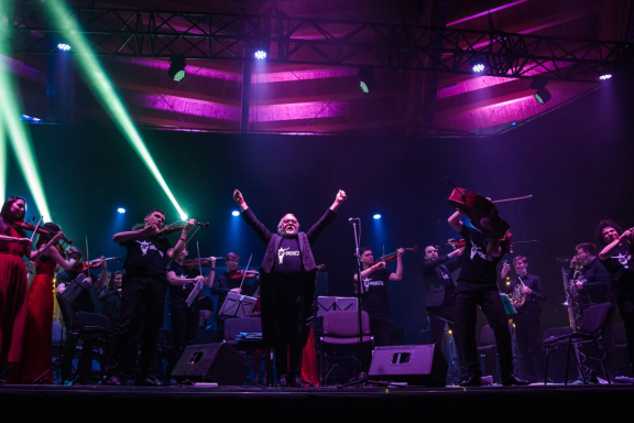 &laquo;&Rcy;&ocy;&kcy;-&khcy;&icy;&tcy;&ycy;&raquo; &vcy; &icy;&scy;&pcy;&ocy;&lcy;&ncy;&iecy;&ncy;&icy;&icy; &Scy;&acy;&ncy;&kcy;&tcy;-&Pcy;&iecy;&tcy;&iecy;&rcy;&bcy;&ucy;&rcy;&gcy;&scy;&kcy;&ocy;&gcy;&ocy; &scy;&icy;&mcy;&fcy;&ocy;&ncy;&icy;&chcy;&iecy;&scy;&kcy;&ocy;&gcy;&ocy; IP Orchestra