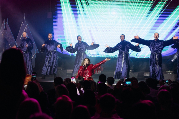 Легендарные хиты ENIGMA, GREGORIAN, SANDRA в шоу MIRROR OF ENIGMA