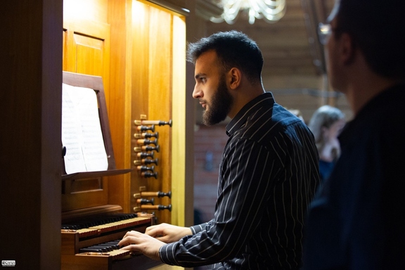 &Ocy;&rcy;&gcy;&acy;&ncy;&ncy;&ycy;&jcy; &vcy;&iecy;&chcy;&iecy;&rcy; &vcy; &Scy;&ocy;&bcy;&ocy;&rcy;&iecy; &pcy;&rcy;&icy; &scy;&vcy;&iecy;&chcy;&acy;&khcy;