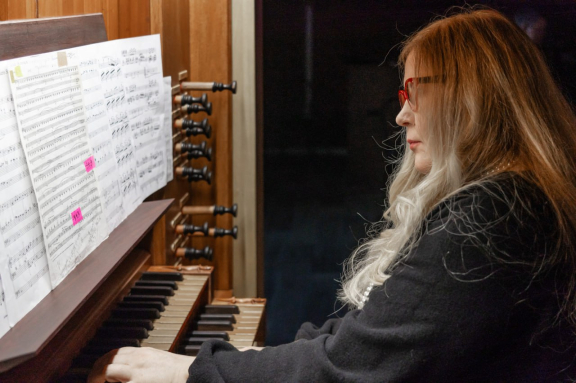 &Vcy;&iecy;&chcy;&iecy;&rcy; &vcy; &Scy;&ocy;&bcy;&ocy;&rcy;&iecy; &pcy;&rcy;&icy; &scy;&vcy;&iecy;&chcy;&acy;&khcy;