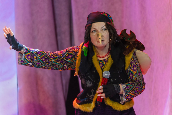 &Ncy;&ocy;&vcy;&ocy;&gcy;&ocy;&dcy;&ncy;&iecy;&iecy; &pcy;&rcy;&icy;&kcy;&lcy;&yucy;&chcy;&iecy;&ncy;&icy;&iecy; &Kcy;&acy;&yacy; &icy; &Gcy;&iecy;&rcy;&dcy;&ycy;